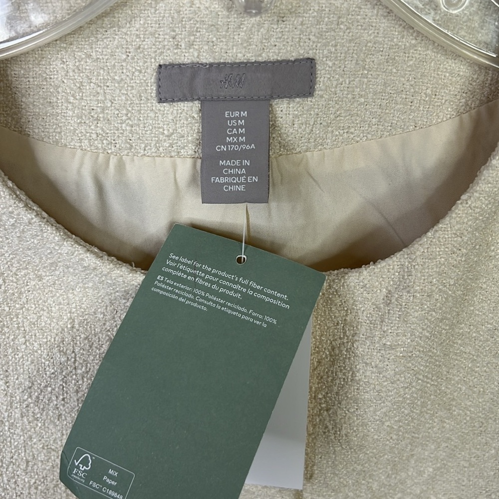H&M NWT WOMEN’S  SHORT JACKET LONG SLEEVE  GOLD COLOR BUTTON DETAIL  SZ M - Picture 5 of 6